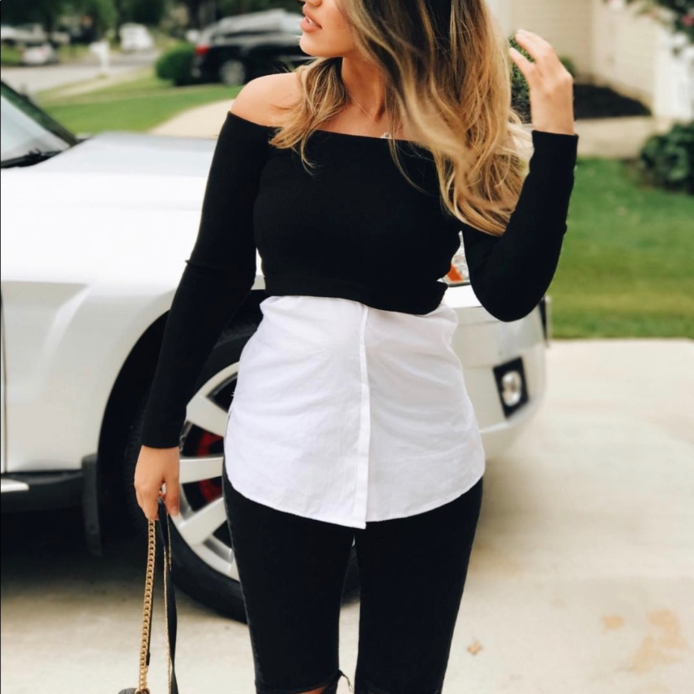 •• ZARA off the shoulder blouse ••